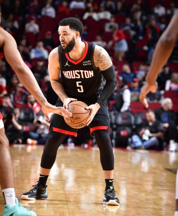 詹姆斯失绝平三分 湖人惜败黄蜂.