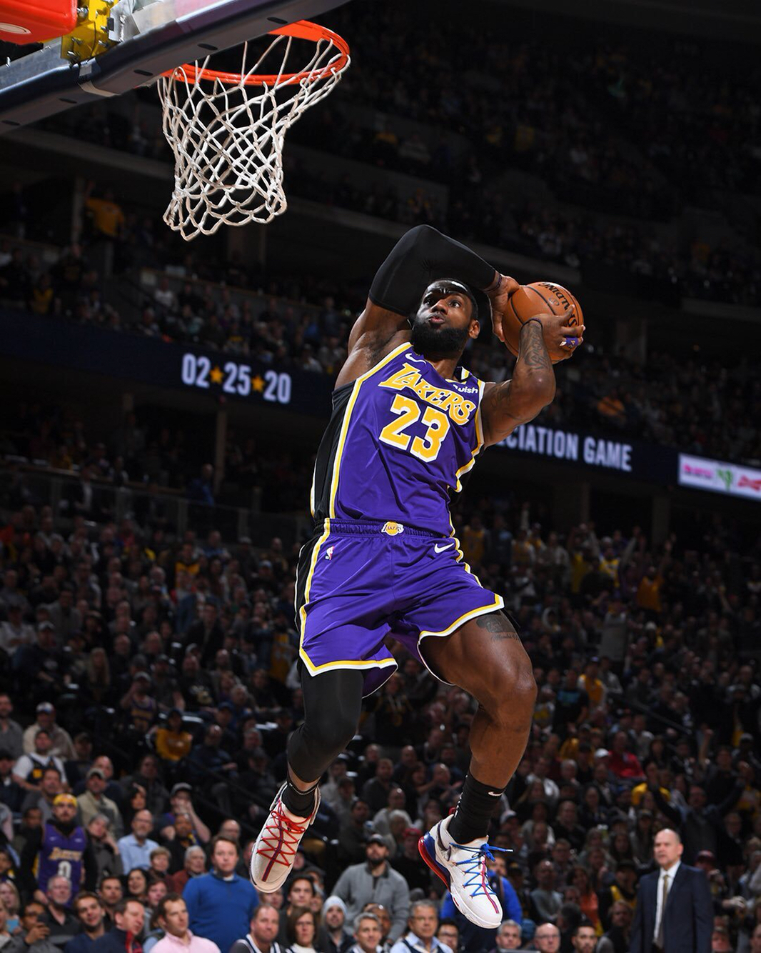 随着比赛的 随着比赛的