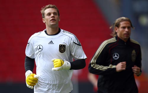 持球牵制 持球牵制